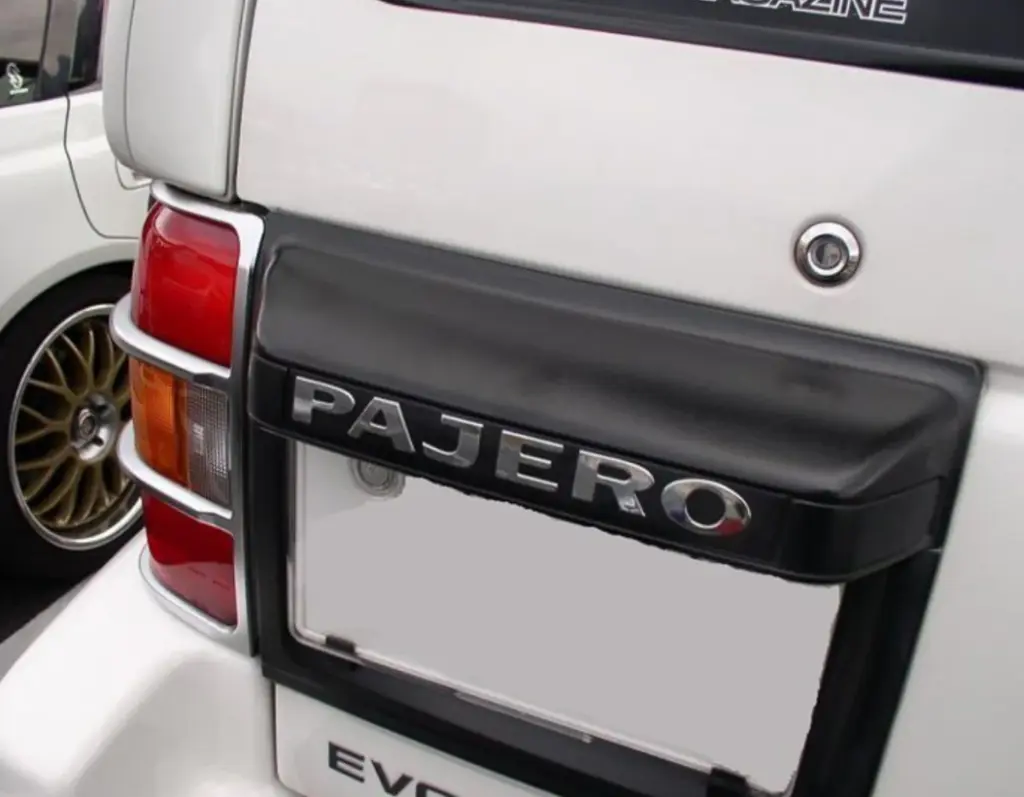 Pajero Letters Badge 2.webp
