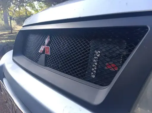 Mitsubishi Pajero Gen 3 Mesh Grille (NM/NP)
